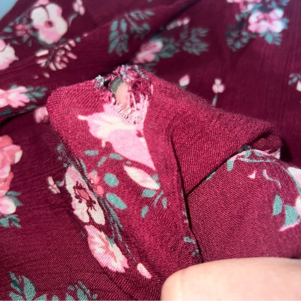 DIVIDED by H&M Floral Burgundy V-Neck Cropped Blouse, Size 6 - Picture 4 of 11